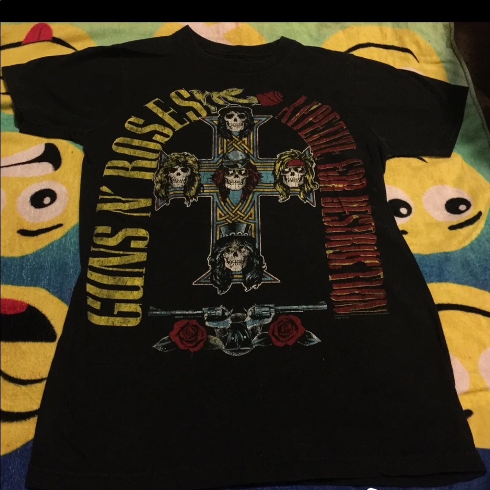 Guns and roses shirt size small